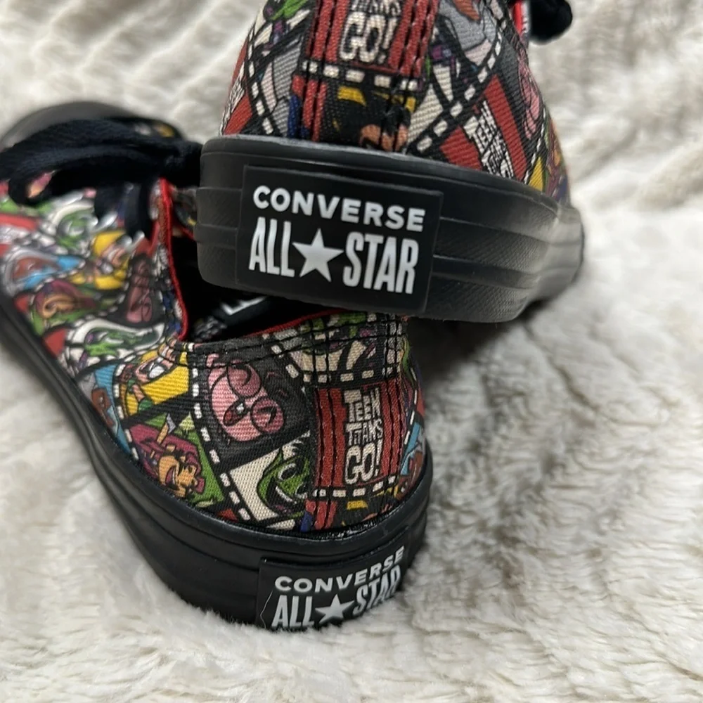 Converse Teen Titans Go kids sneakers size 3 low top shoes, EUC